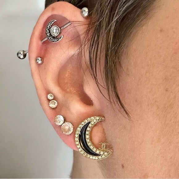 RARE Authentic CHANEL Gold & Black Crystal Crescent Moon CC Clip On Earrings - Picture 2 of 16